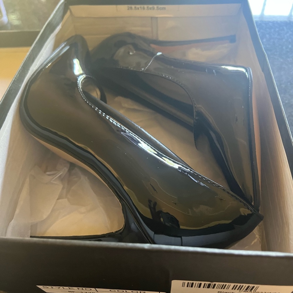 It’s says size 6 but fits US8.